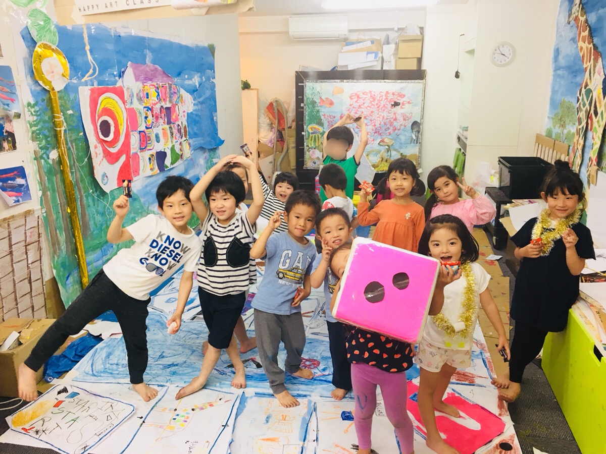 子どもたちが「特大！人間すごろく」をつくって遊びました！