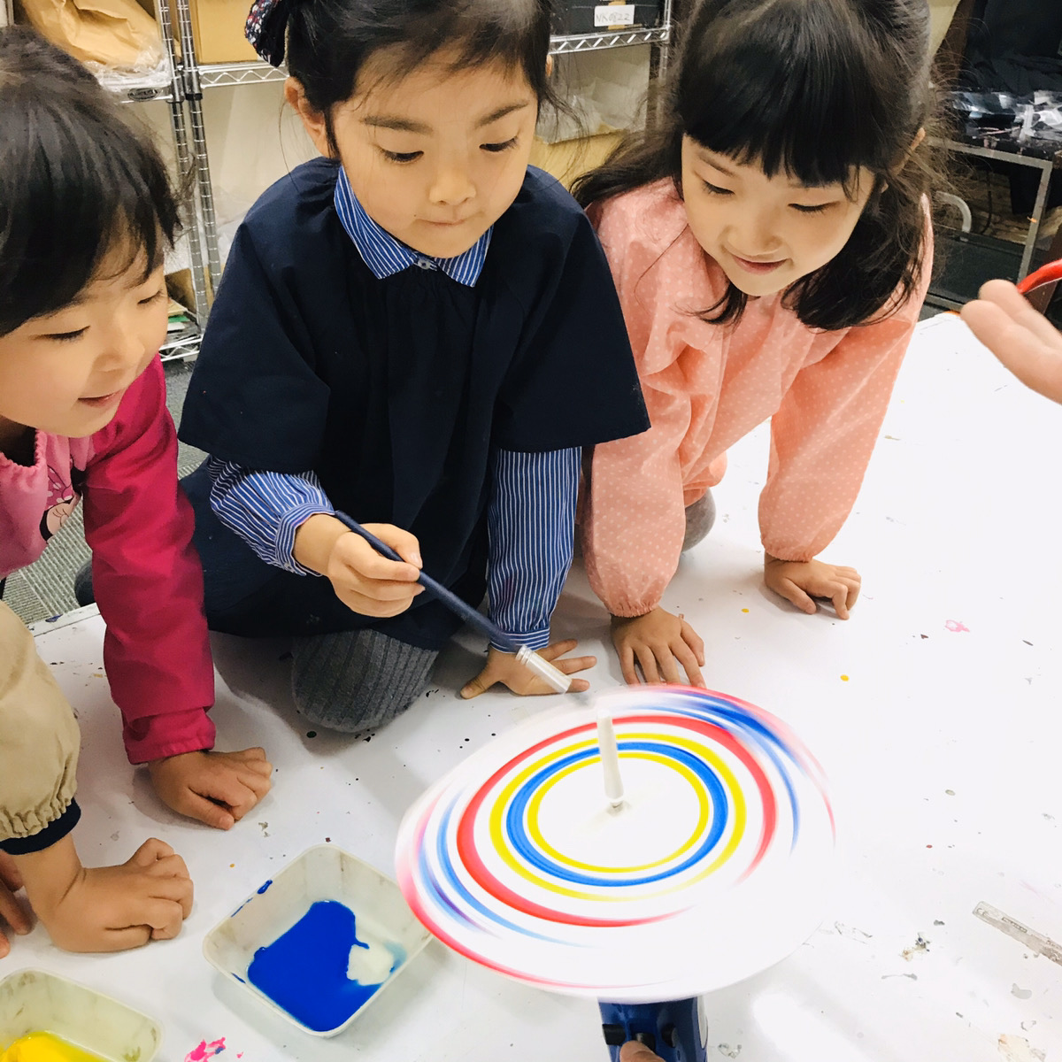 子供の《高速回転アート！》モーターやドリルを使ったお絵描き