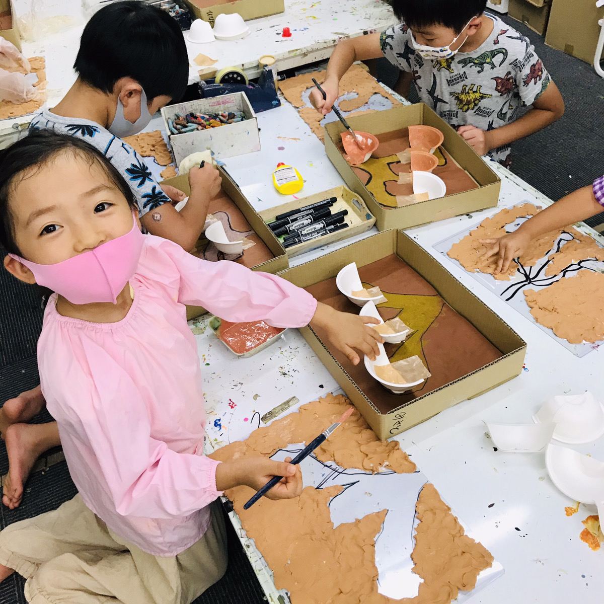 【アリの巣をつくる】夏休みの自由研究にも！紙粘土ダンボール工作