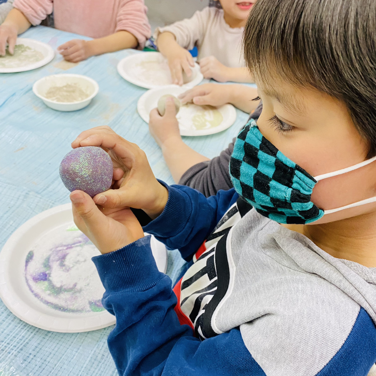 「光るどろだんご」を作りました！子供でも簡単なラメ入り泥団子の作り方