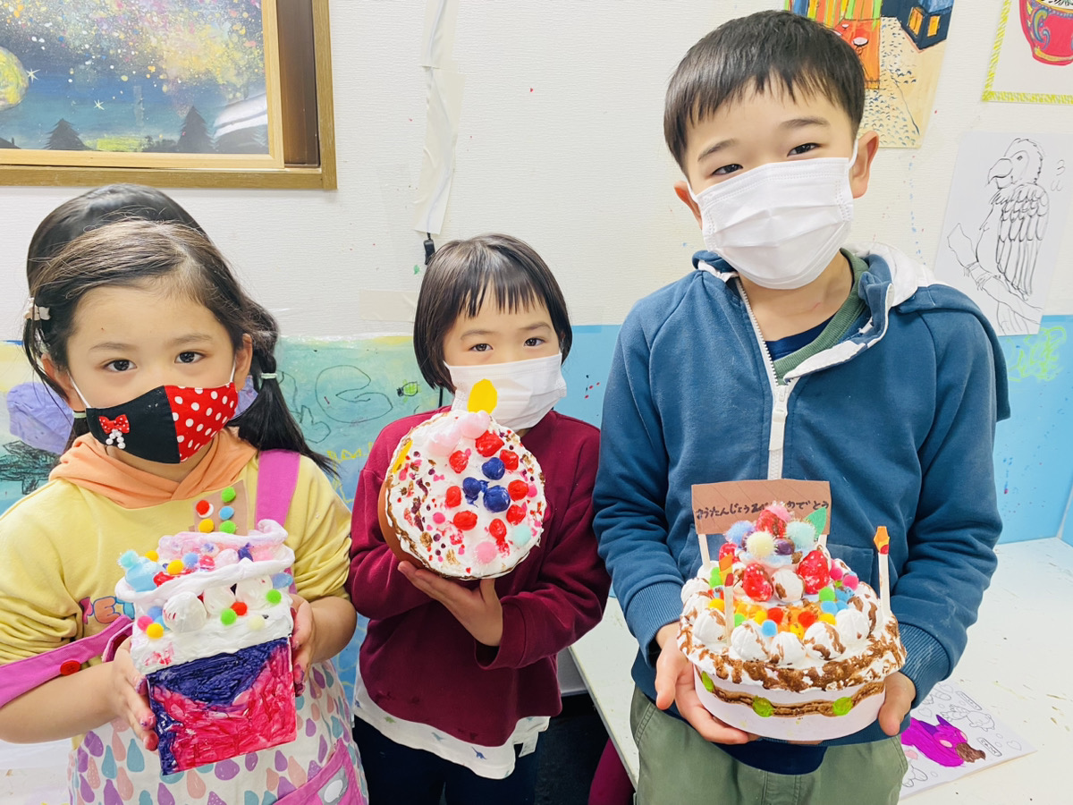 ケーキのお菓子ボックス工作を体験！ケーキ型の小箱をつくりました！